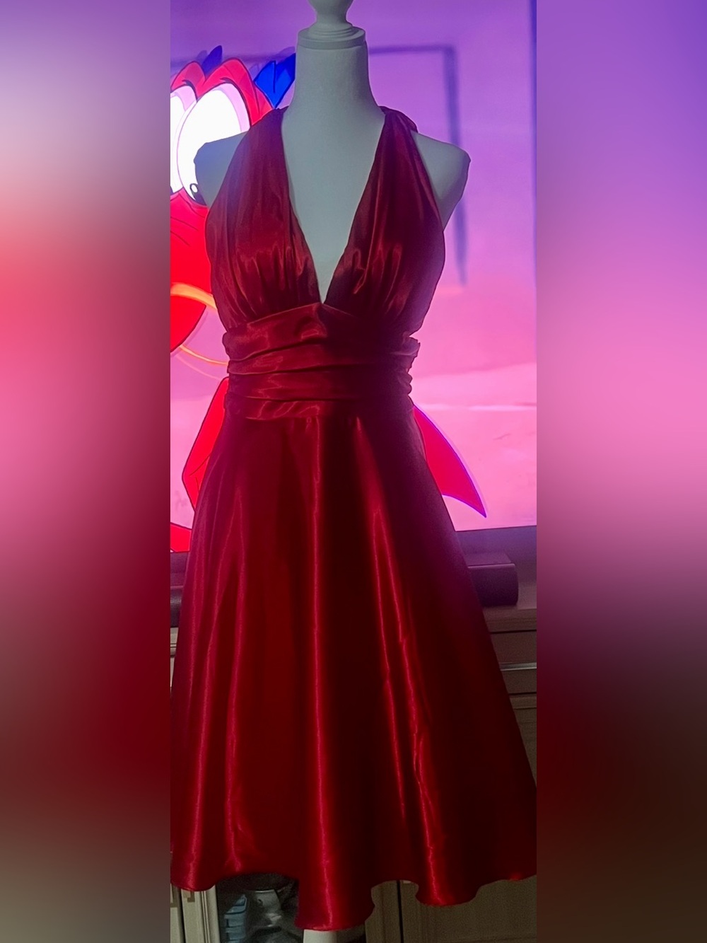 Elegant Red Satin V-Neck Evening Dress